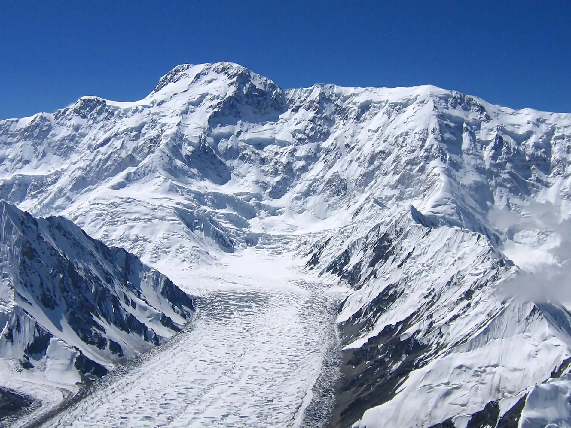 The Five Mountains You Must Climb to Earn the Title of Snow Leopard