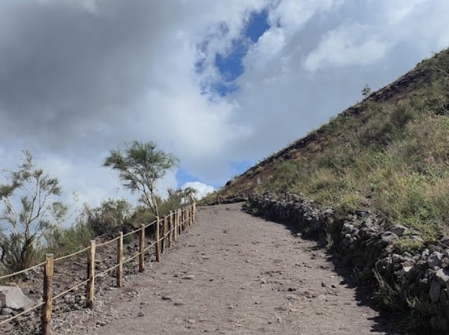 Mount Vesuvius walking path